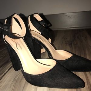 Pointed toe ankle strap block heel